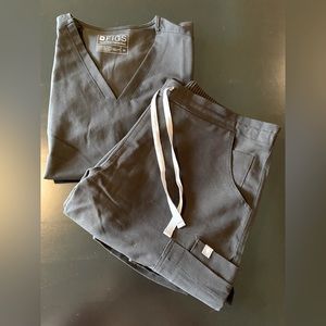 Women’s FIGS Technical Scrub Set!!